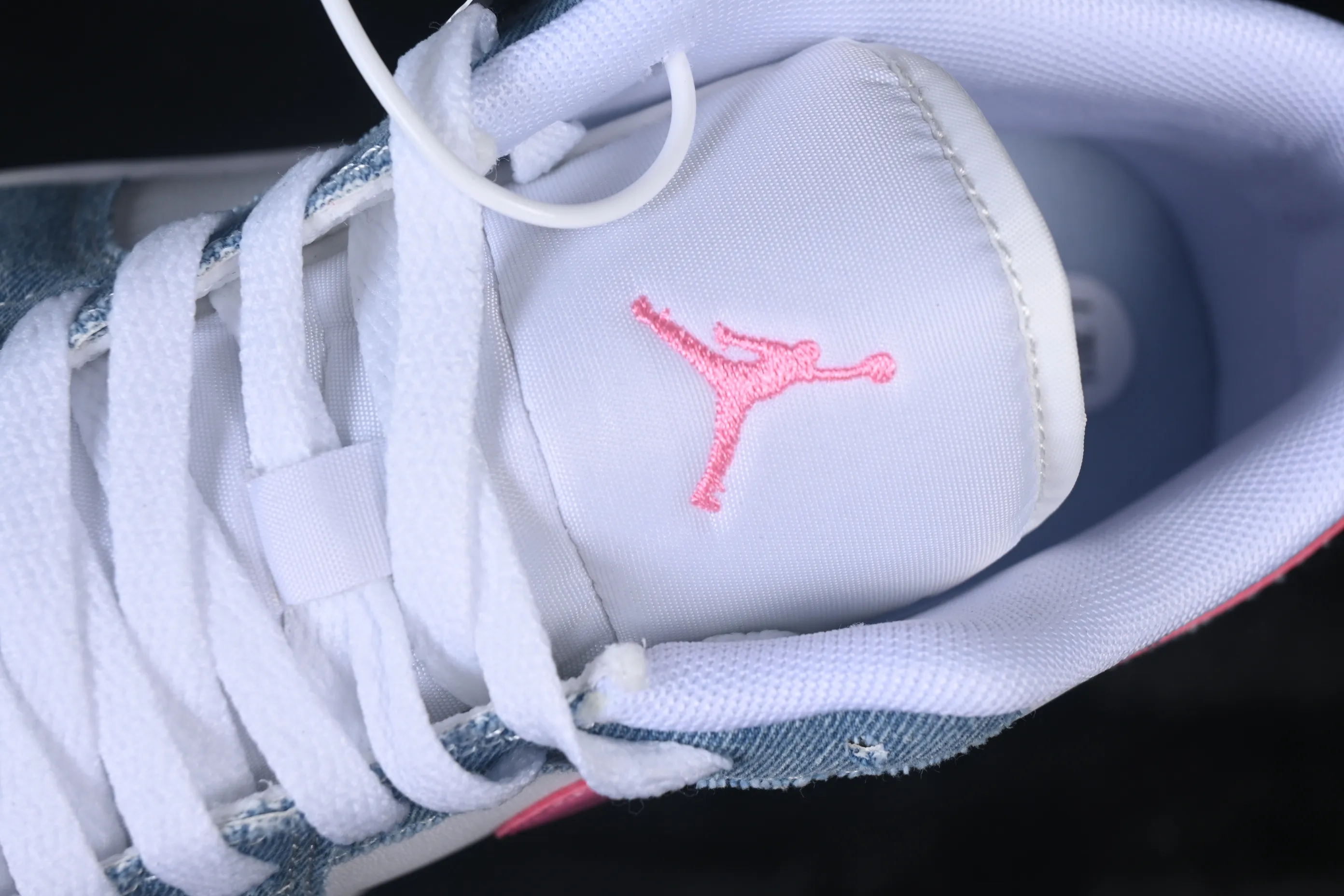 All categories Air Jordan Jordan series basketball shoes Air Jordan 1 Low Air Jordan 1 Low AJ1 Joe 1 white and blue denim pink diamond hook low-top casual sneakers HQ2001-400